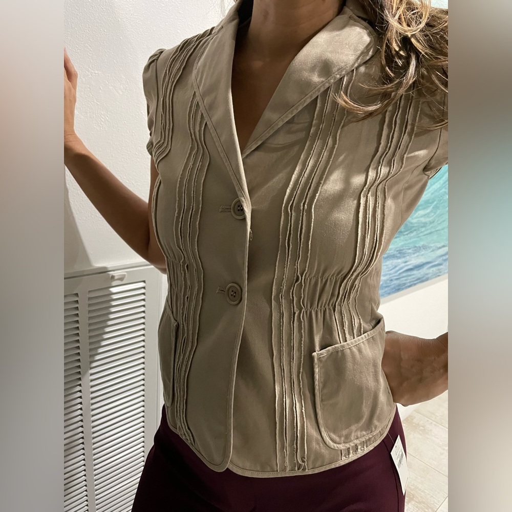 BCBG Maxazria Womens Tan Vest Belted Button Up Cap Flutter Sleeve Size Small NWT